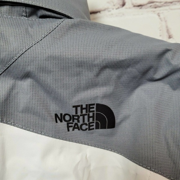 The North Face Resolve Plus Rain Coat Jacket - Picture 4 of 11